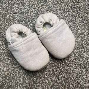 Baby Soft Sole Crib Shoes – Gray Neutral Booties | Elastic Slip-Ons | Size 3-6 M